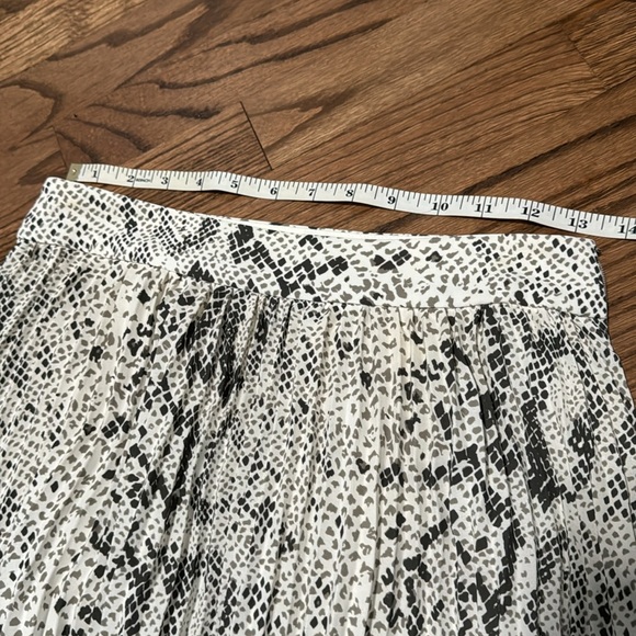 White and gray J.Crew pleated midi skirt - Picture 6 of 6